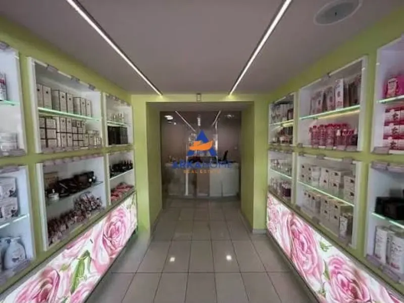 Locale commerciale in affitto a Vasil Shanto, Tirana, 130 m²