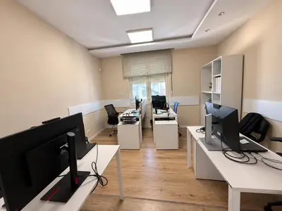 Ufficio in affitto a Blloku, Tirana, 202 m². Foto 3 di 6