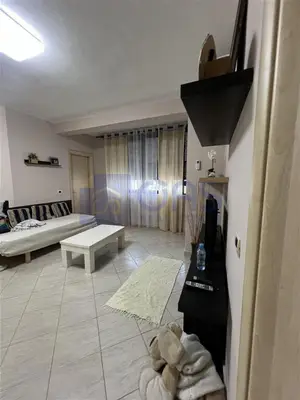 Apartament 2+1 me qera në Sheshi Willson, Tiranë, 70 m². Foto 1 nga 6