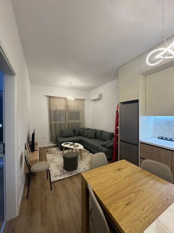 Apartament 1+1 me qera në Ali Demi, Tiranë, 65 m². Foto 2 nga 3
