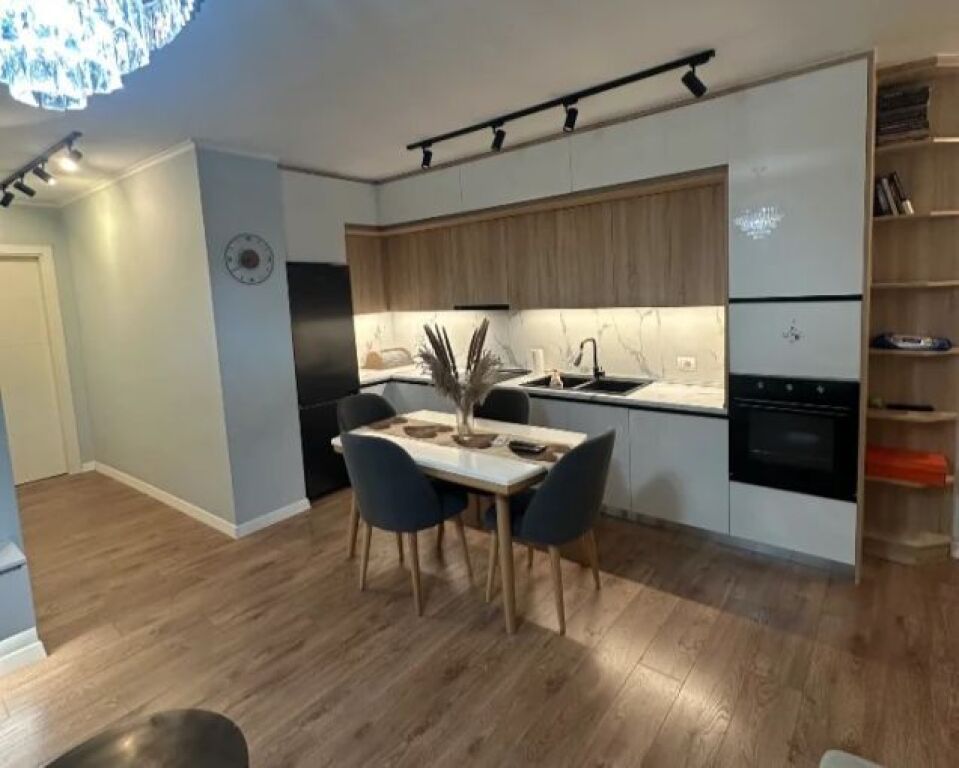 Apartment 2+1 for rent in Pallatet Cabej, Tirana, 85 m². Photo 1 of 3