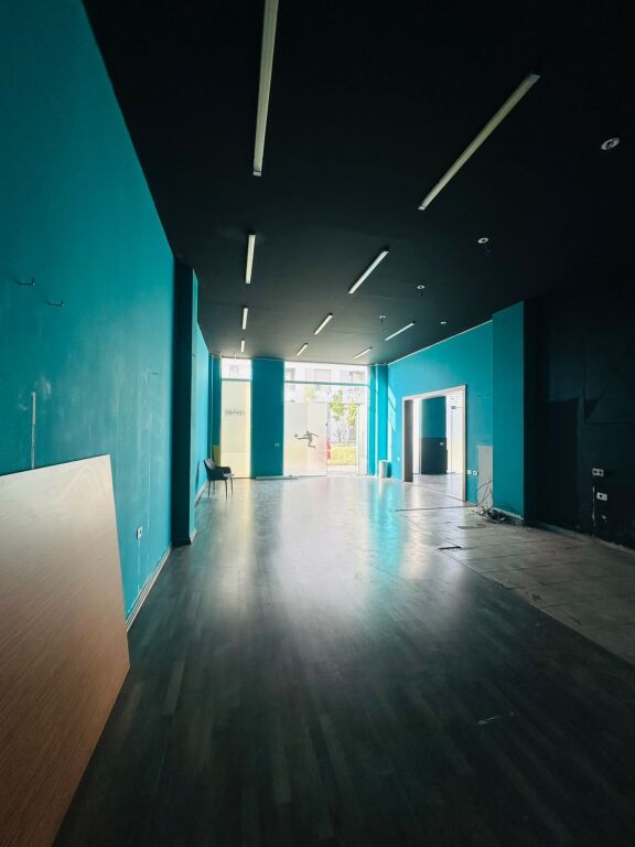 Shop for rent in Rruga Siri Kodra, Tirana, 132 m². Photo 2 of 3