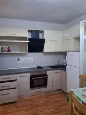 Apartament 2+1 me qera në Oxhaku, Tiranë, 90 m². Foto 2 nga 5