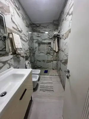 Apartament 2+1 me qera në Rruga Dervish Hatixhe, Tiranë, 100 m². Foto 1 nga 5