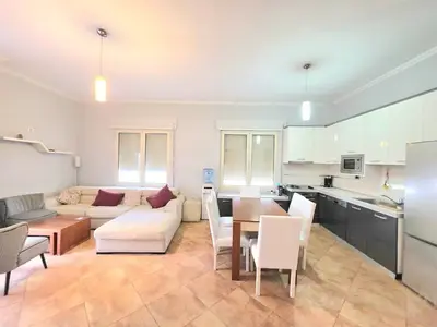 Apartament 2+2 me qera në Kopshti Botanik Zoologjik, Tiranë, 108 m². Foto 2 nga 9