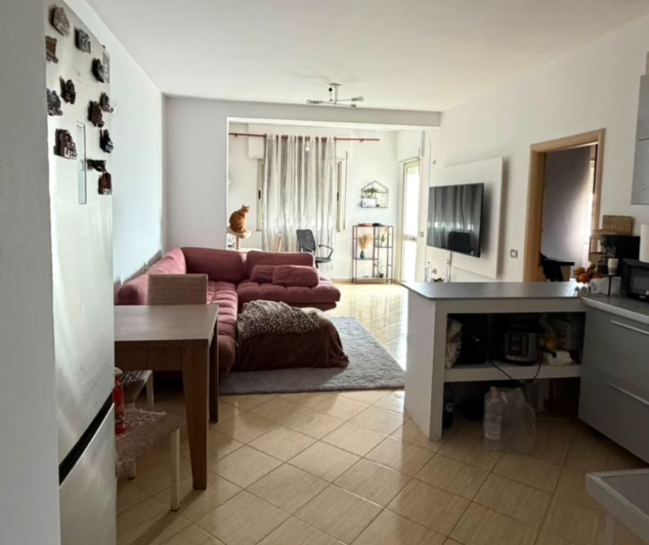 Appartamento 2+1 in affitto a Rruga 5 Maji, Tirana, 140 m². Foto 1 di 3