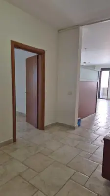 Zyrë me qera në rruga Themistokli Germenji, Tiranë, 140 m². Foto 2 nga 6