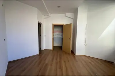 Zyrë me qera në Rruga Bardhok Biba, Tiranë, 70 m². Foto 2 nga 3