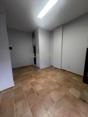 Commercial space for rent in Rruga Fortuzi, Tirana, 28 m². Photo 1 of 7
