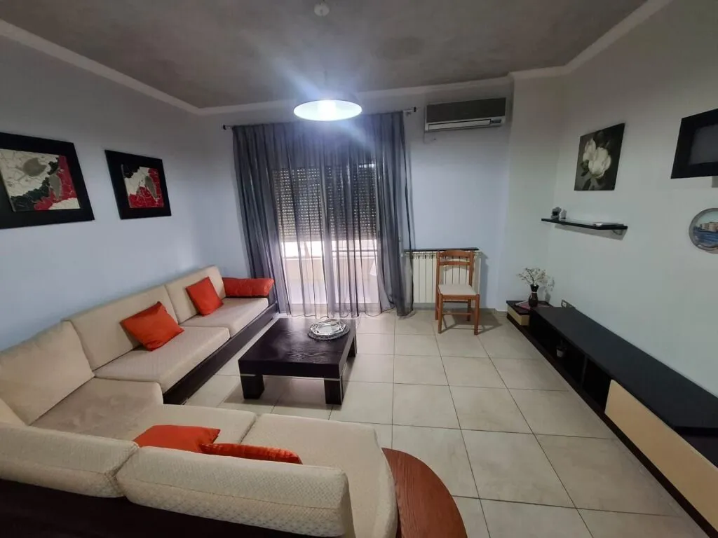 Appartamento 2+1 in affitto a Plazhi Hekurudha, Durazzo, 100 m². Foto 1 di 8