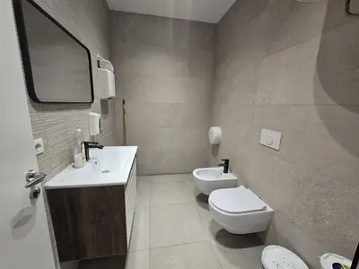 Zyrë me qera në Rruga e Barrikadave, Tiranë, 143 m². Foto 9 nga 9