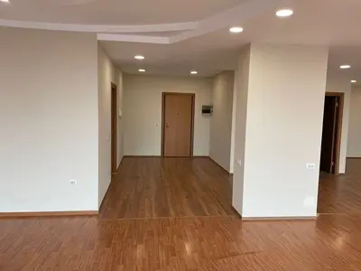 Zyrë me qera në Galeria ETC, Tiranë, 200 m². Foto 4 nga 4