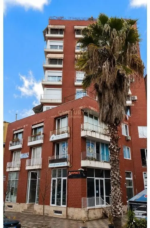 Apartament 1+1 me qera në Lulishtja 1 Maji, Tiranë, 75 m²