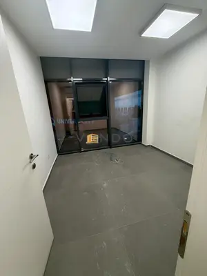 Locale commerciale in affitto ad Univers City, Tirana, 139 m². Foto 4 di 9