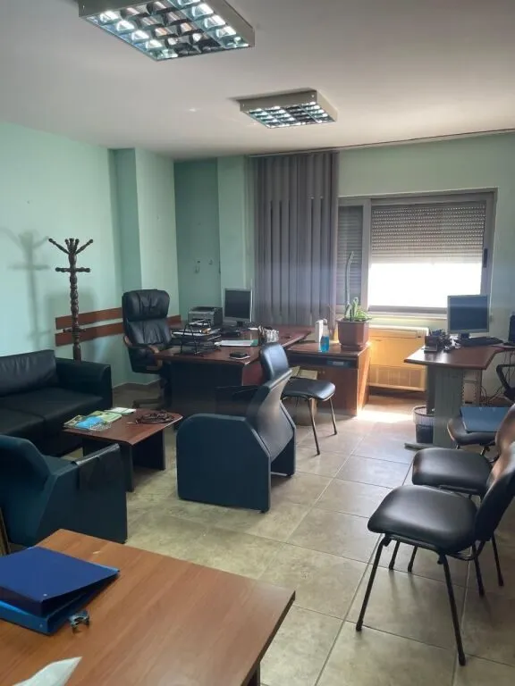 Zyrë me qera në Selvia, Tiranë, 45 m². Foto 1 nga 4