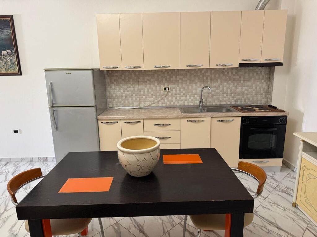 Apartament 2+1 me qera në Yzberisht, Tiranë, 74 m². Foto 1 nga 3