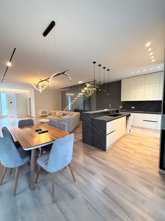 Villa in affitto a TEG, Tirana, 300 m². Foto 3 di 3