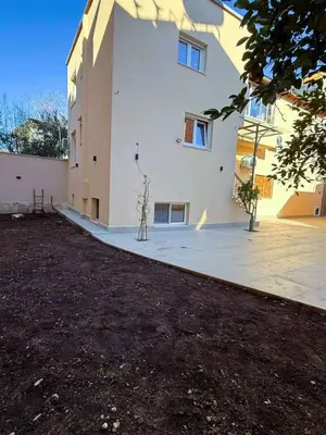 Villa in affitto a Rruga e Kavajës, Tirana, 200 m². Foto 1 di 3