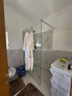 Vilë me qera në Tregu i Makinave Shënavlash, Durrës, 300 m². Foto 4 nga 4