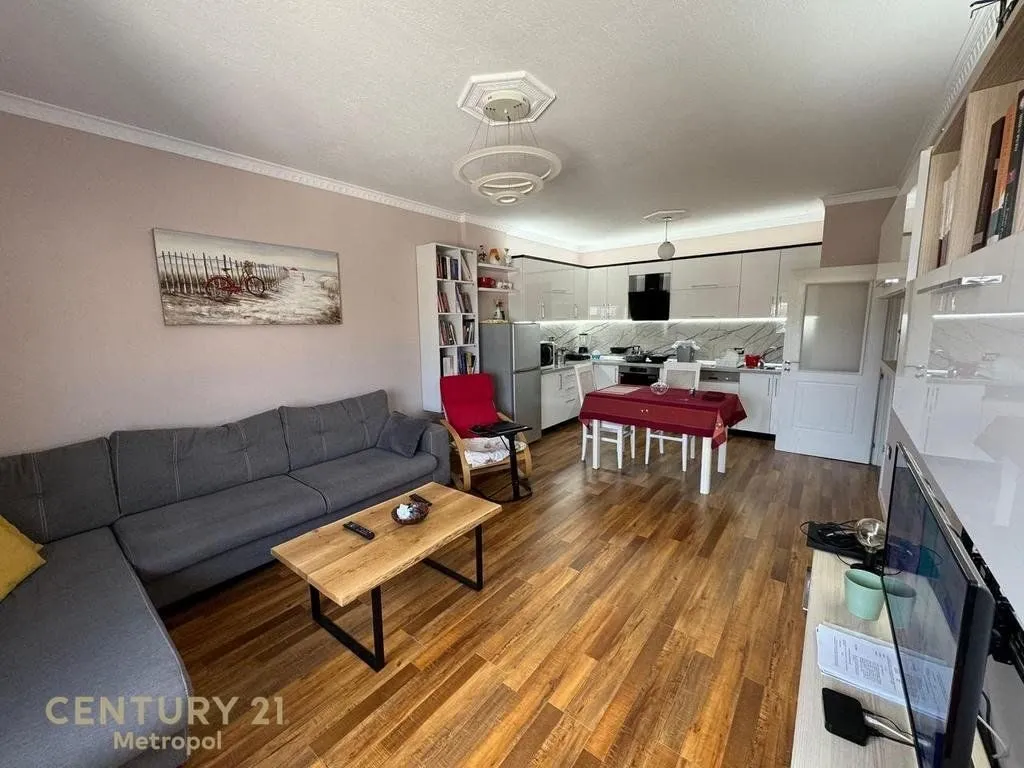 Apartment 1+1 for rent in Ambasada Amerikane, Tirana, 75 m². Photo 1 of 6