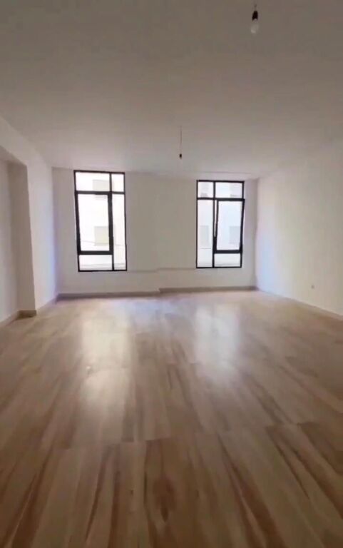Office for rent in Rruga Mine Peza, Tirana, 150 m². Photo 2 of 3
