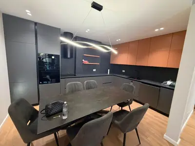 Appartamento 2+1 in affitto a Rruga Selita e Vjeter, Tirana, 110 m². Foto 1 di 12