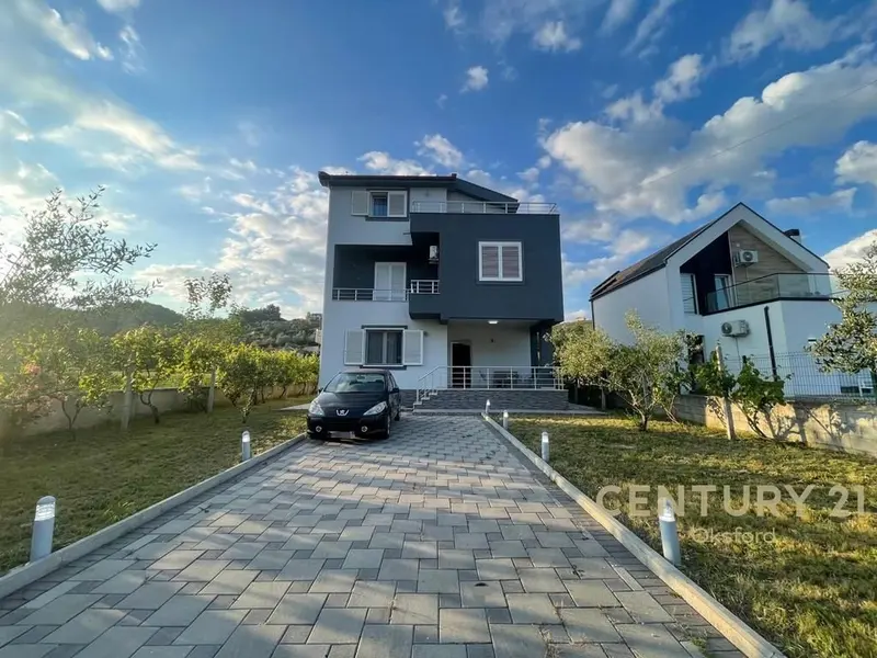 Vilë me qera në Mullet, Tiranë, 500 m²