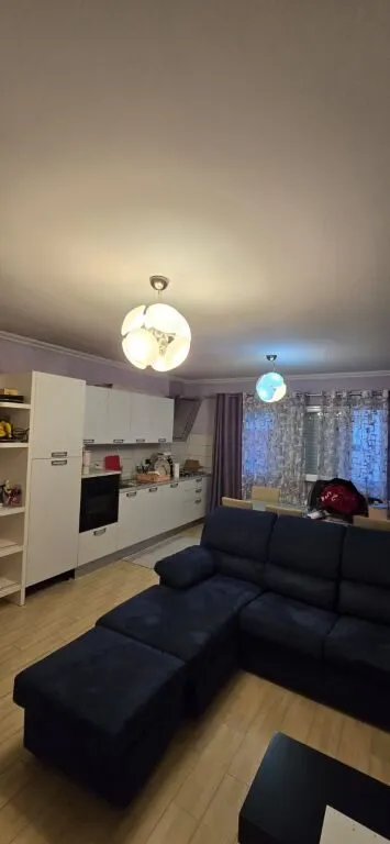 Appartamento 2+1 in affitto a Stacioni i Trenit, Tirana, 90 m². Foto 1 di 3