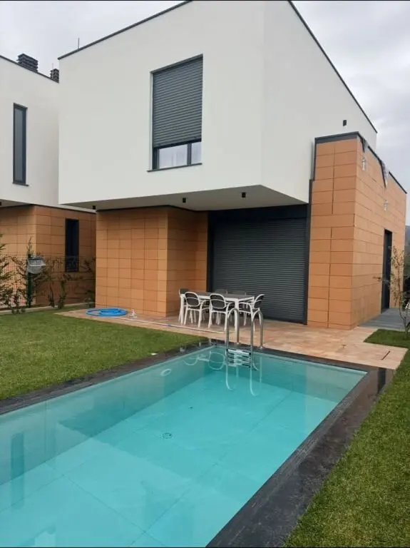 Villa for rent in Mullet, Tirana, 220 m²