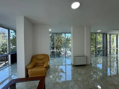 Commercial space for rent in Rruga Hysen Kertusha, Durrës, 146 m². Photo 11 of 12