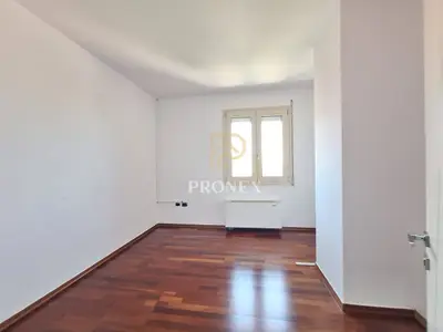 Zyrë me qera në Sheshi Willson, Tiranë, 163 m². Foto 4 nga 10