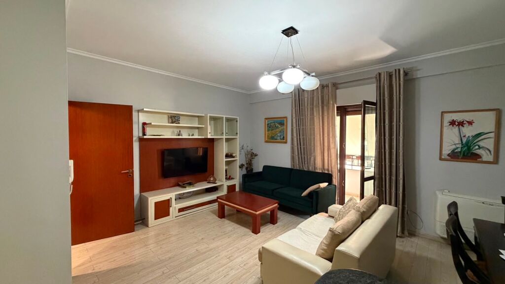 Apartament 1+1 me qera në Komuna e Parisit, Tiranë, 70 m². Foto 2 nga 3