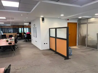 Office for rent in Bulevardi Deshmoret e Kombit, Tirana, 228 m². Photo 2 of 4