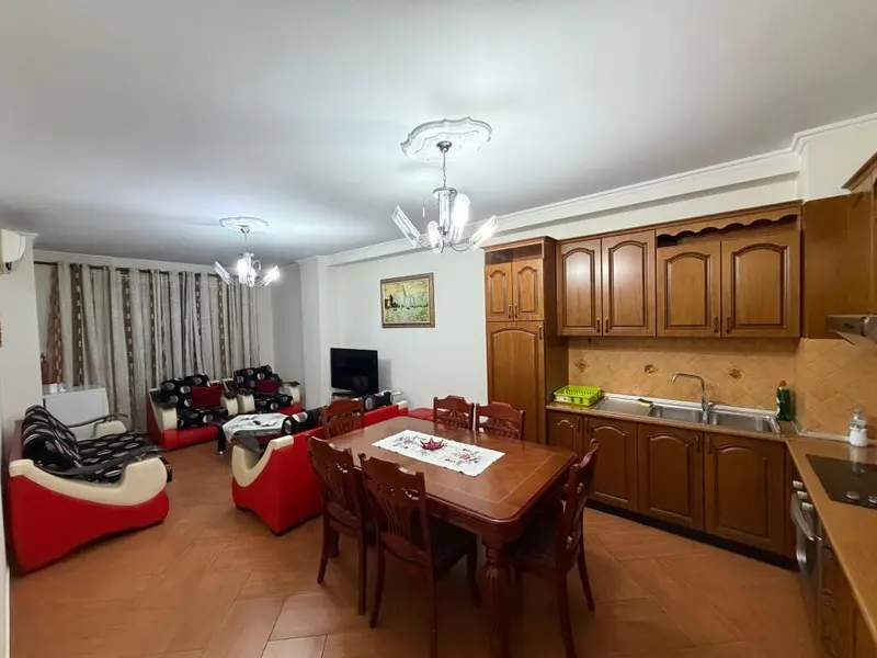 Appartamento 2+1 in affitto a Kthesa e Kamzës, Tirana, 95 m²