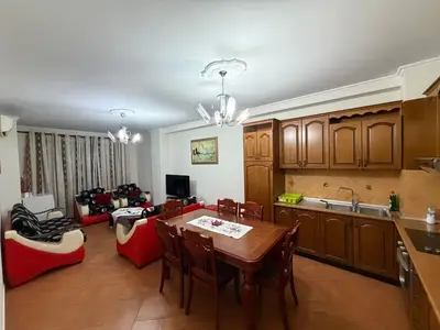 Appartamento 2+1 in affitto a Kthesa e Kamzës, Tirana, 95 m². Foto 1 di 6