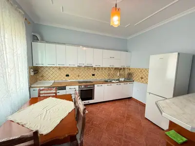 Apartament 2+1 me qera në Vilat Gjermane, Tiranë, 110 m². Foto 2 nga 6