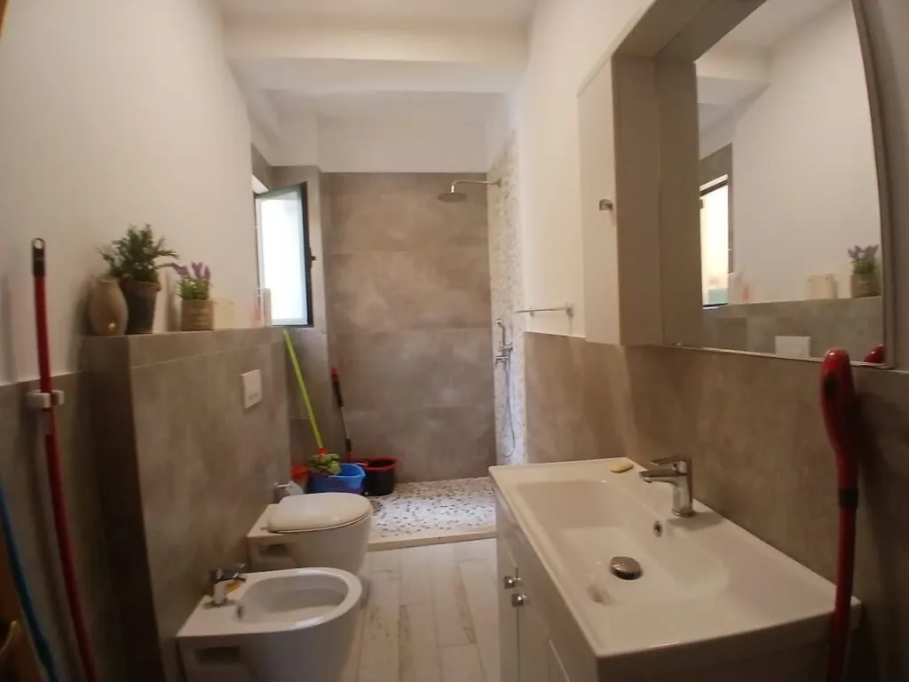 Apartament 2+1 me qera në Kodra e Diellit, Tiranë, 93 m². Foto 1 nga 8