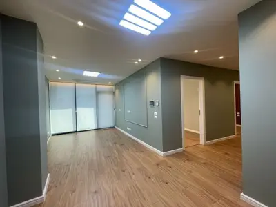 Ufficio in affitto a Rruga Kristo Luarasi, Tirana, 100 m². Foto 3 di 9