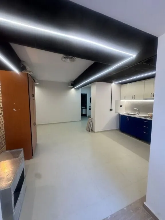 Zyrë me qera në Vasil Shanto, Tiranë, 100 m². Foto 1 nga 11