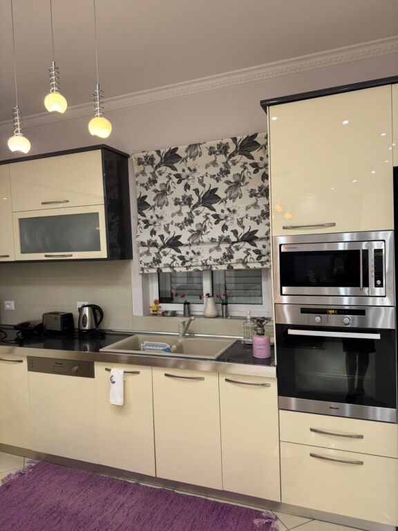Apartament 3+1 me qera në Vilat Gjermane, Tiranë, 100 m². Foto 3 nga 3