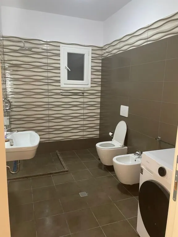 Apartament 2+1 me qera në Transballkanike, Vlorë, 95 m². Foto 1 nga 12