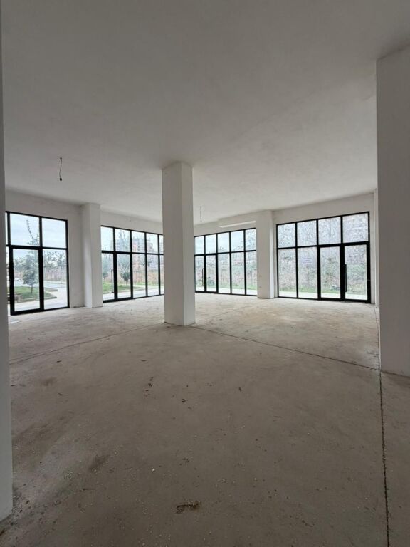 Commercial space for rent in Astir, Tirana, 300 m². Photo 2 of 3
