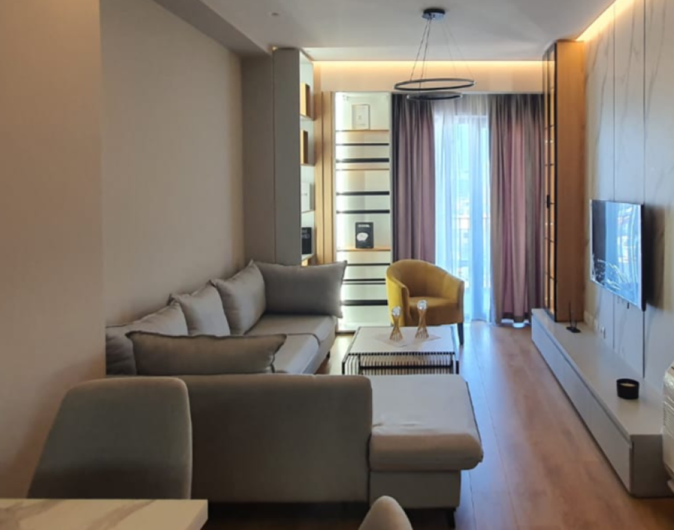 Apartament 1+1 me qera në 21 Dhjetori, Tiranë, 80 m²