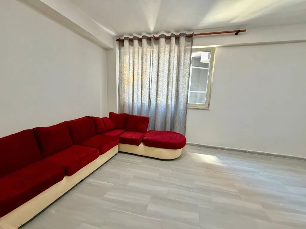 Apartament 1+1 me qera në Shkozë, Tiranë, 65 m². Foto 1 nga 5