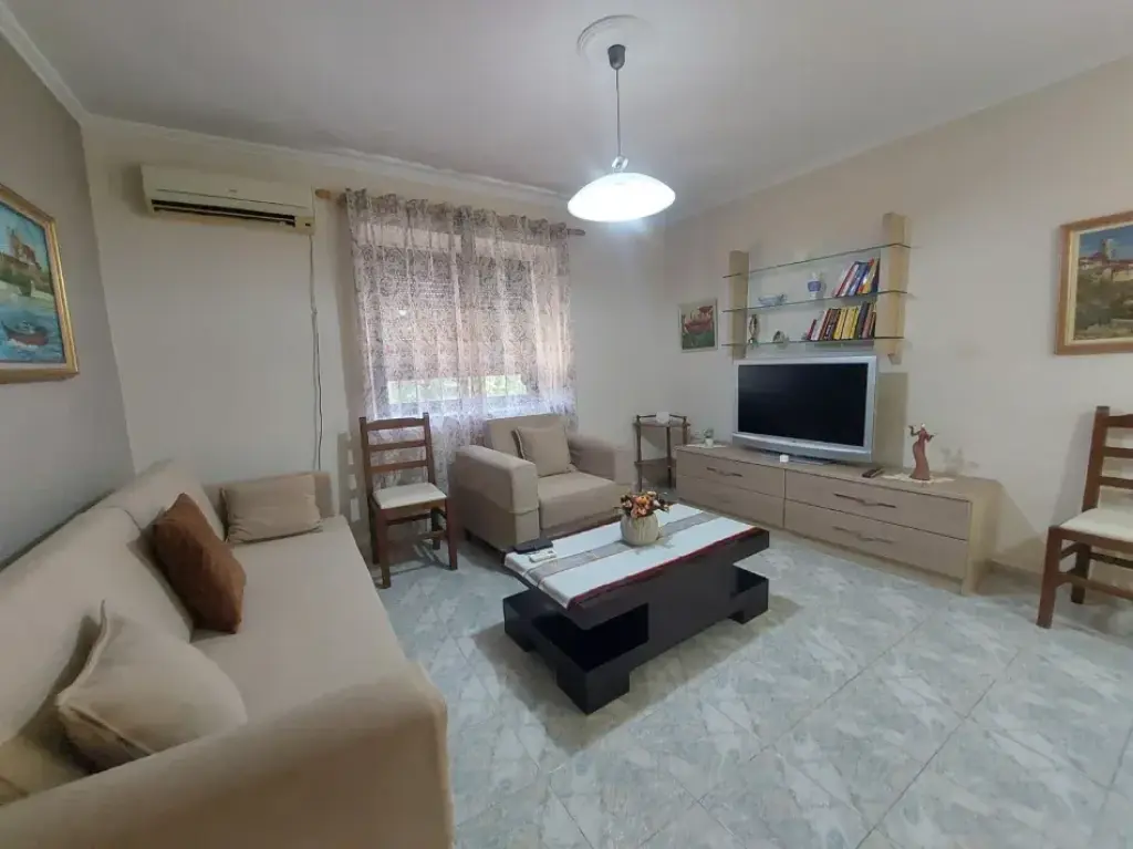 Appartamento 1+1 in affitto a Rruga e Elbasanit, Tirana, 65 m². Foto 2 di 3
