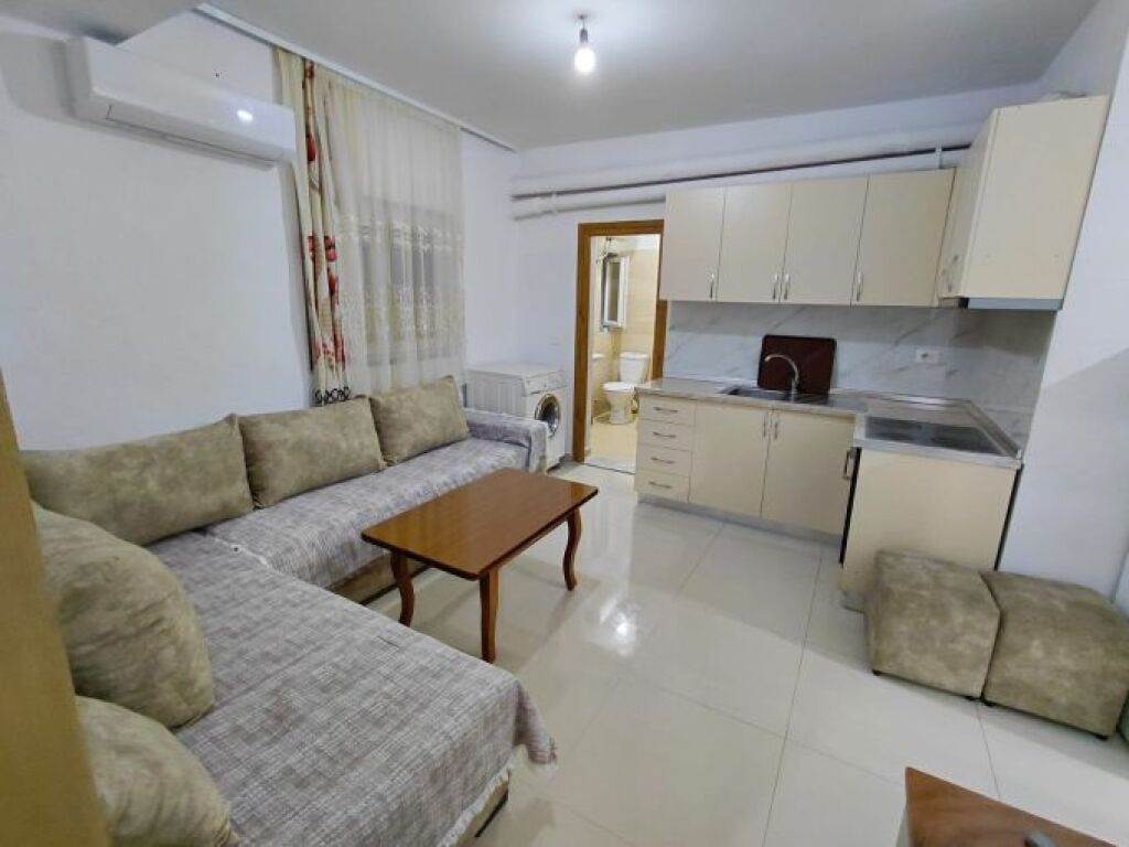 Apartament 1+1 me qera në Rruga 5 Maji, Tiranë, 50 m². Foto 1 nga 3