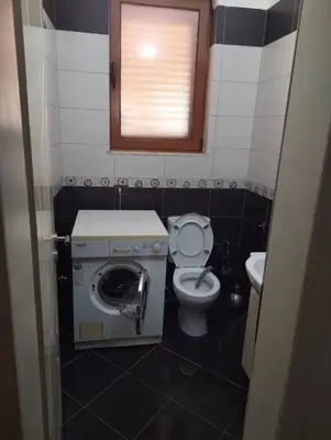 Shtëpi private 2+1 me qera në Rruga Mihal Grameno, Tiranë, 150 m². Foto 3 nga 9