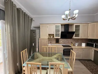 Apartament 2+1 me qera në Blloku, Tiranë, 91 m². Foto 5 nga 10