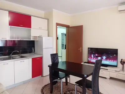 Apartament 2+1 me qera në Qendra Globe, Tiranë, 100 m². Foto 4 nga 8