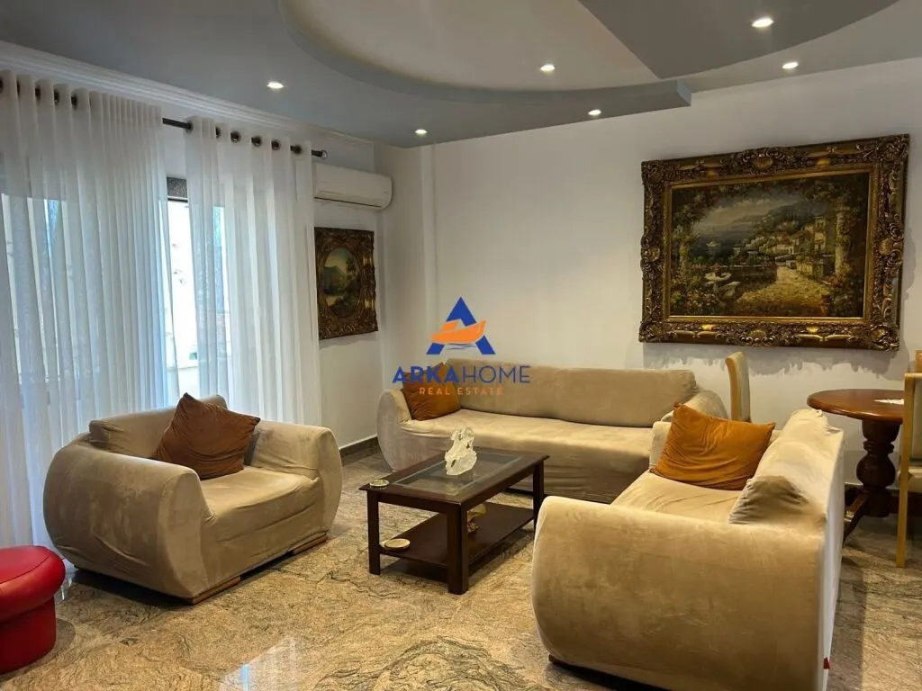 Apartment 2+1 for rent in Bulevardi Zogu I, Tirana, 113 m². Photo 1 of 5